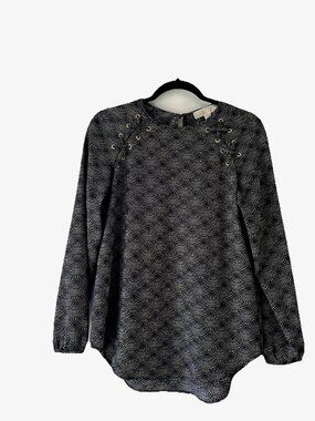 Michael Kors Long-Sleeved Blouse W/A Black & White Geometric scalloped Pattern